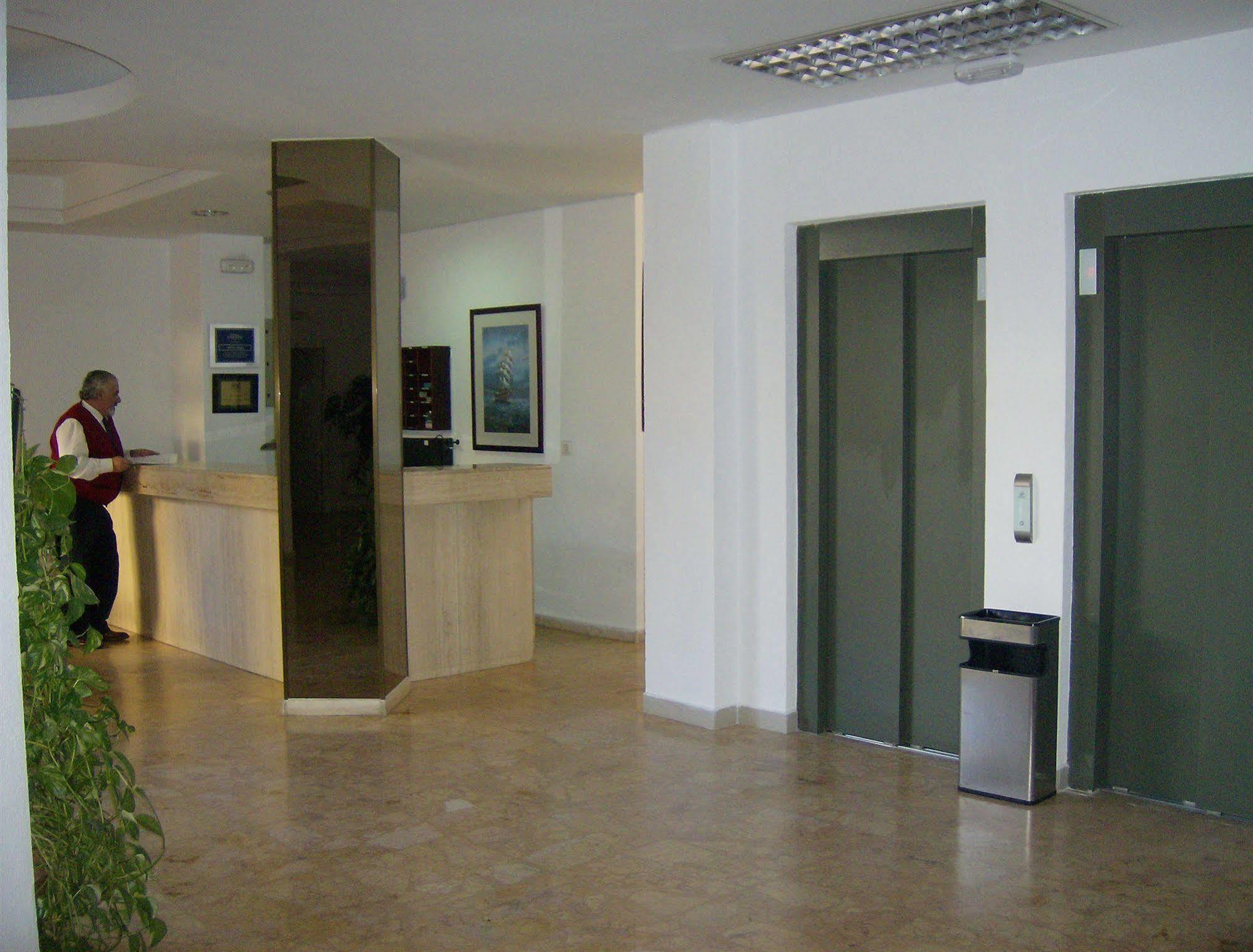 Apartamentos El Velero 托雷莫利诺斯 外观 照片